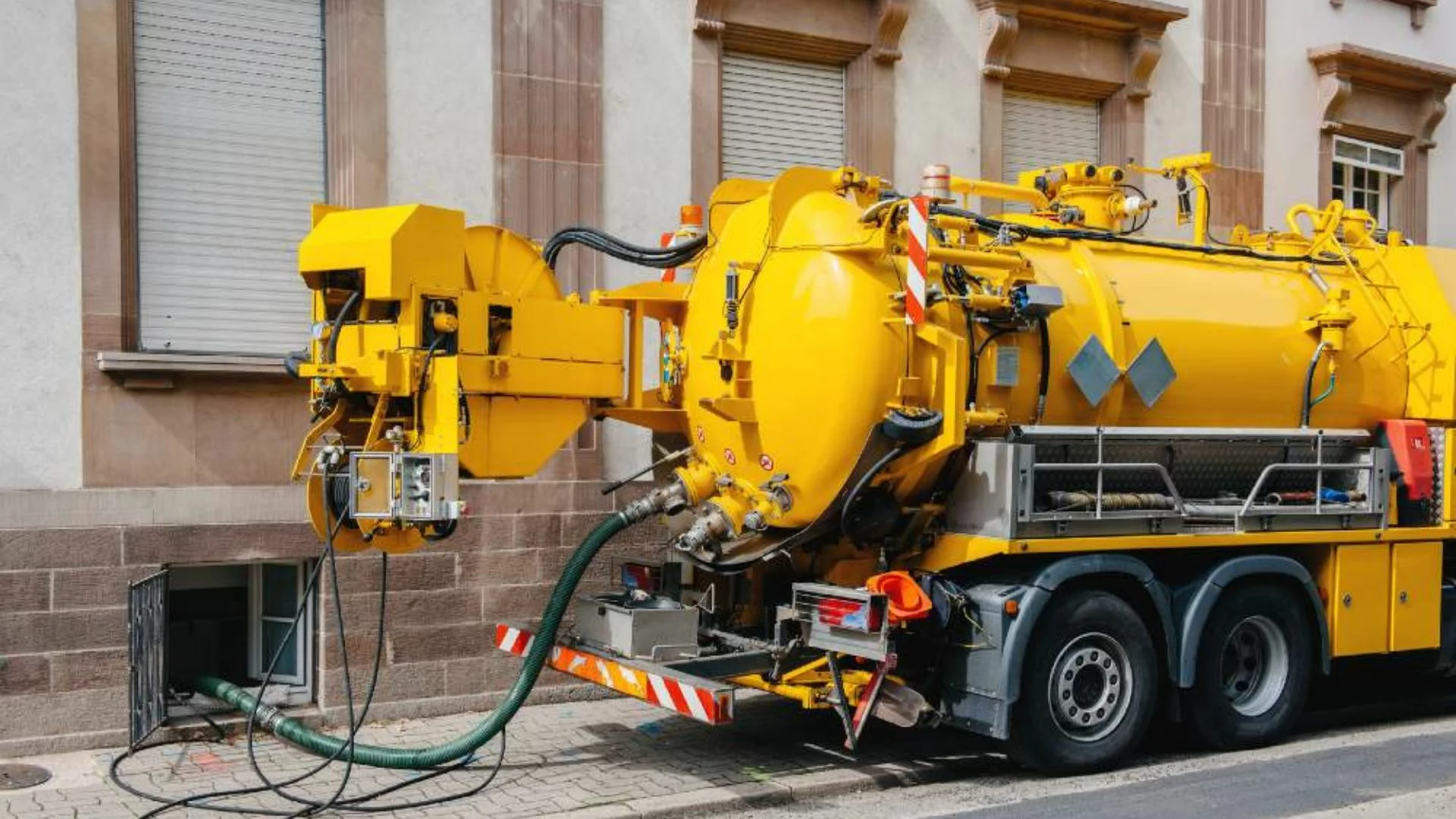 Camion débouchage canalisation équipé pour intervention hydrocurage