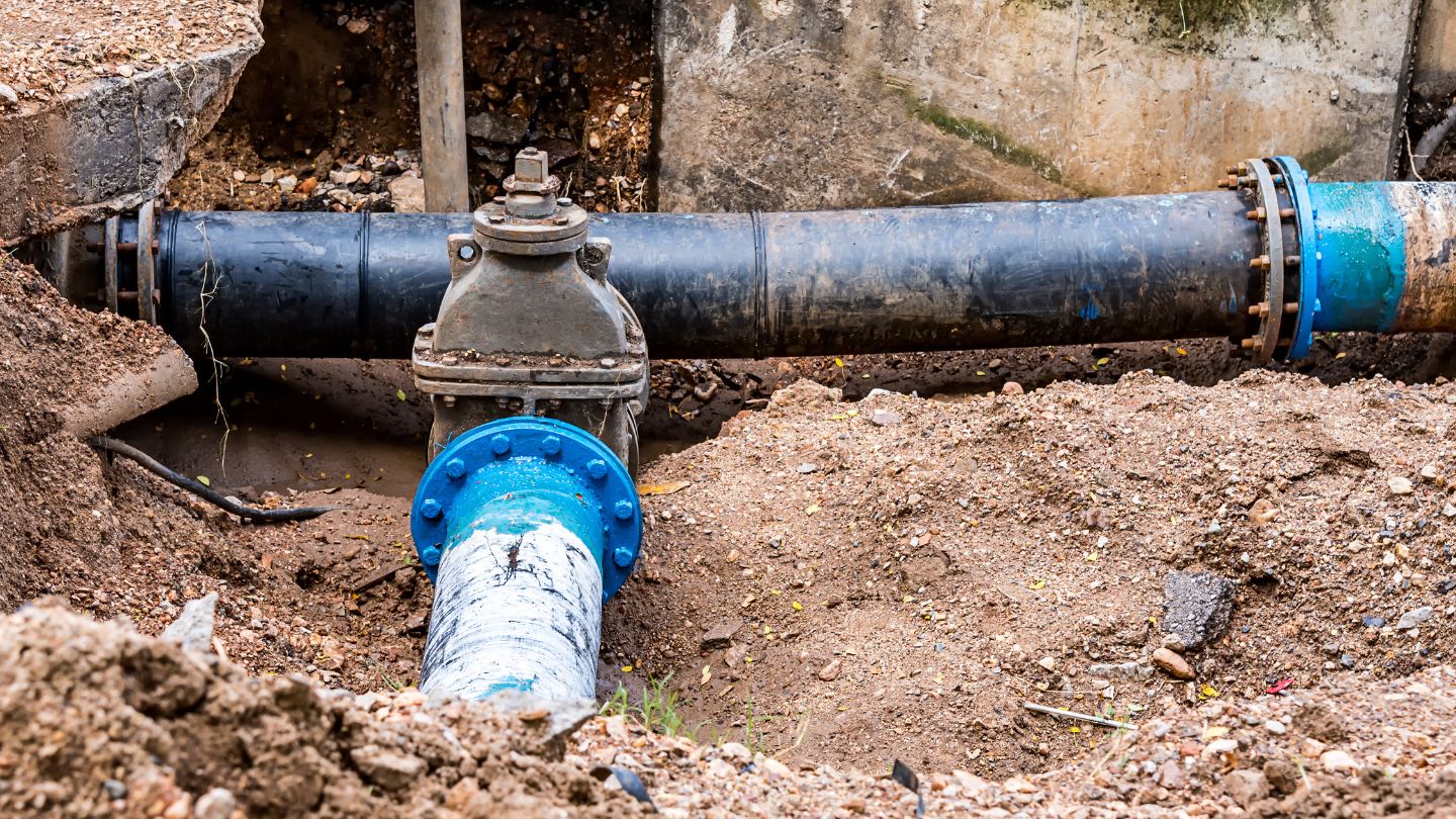 Déboucher une canalisation pleine de sable avec hydrocurage professionnel